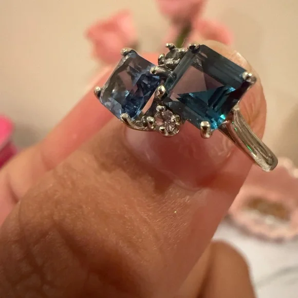 10k solid white gold ring with natural spinel - Picture 1 of 5